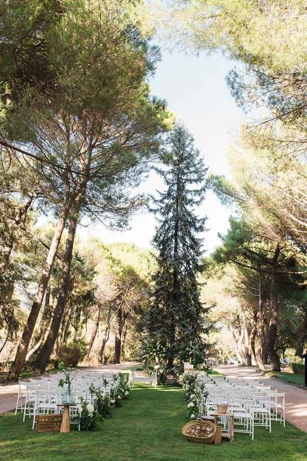 Decoración de ceremonia en Finca de bodas en Madrid.