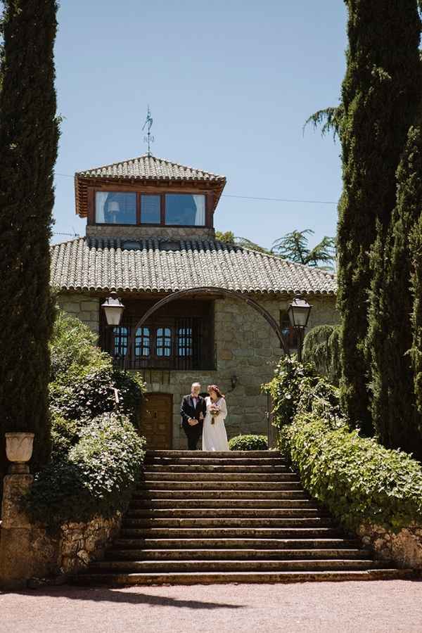 Entrada de la novia en Finca de bodas en Madrid.