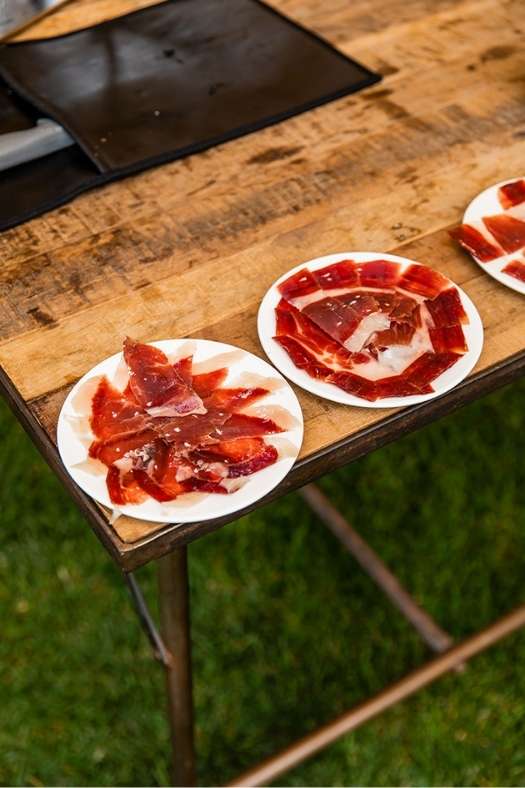 Platos de jamón en Finca para eventos en Madrid.