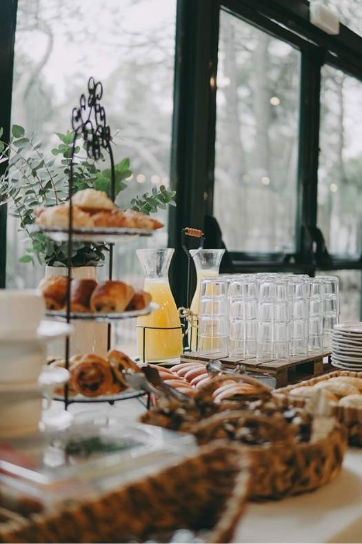 Stand de desayuno en Finca para eventos en Madrid.