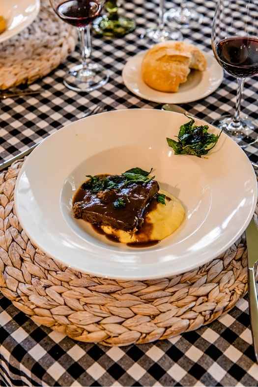 Plato de carne en Finca para eventos en Madrid.